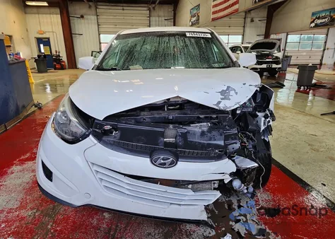 2015 Hyundai Tucson Gls z USA, uszkodzony, nr VIN KM8JTCAF0FU104467